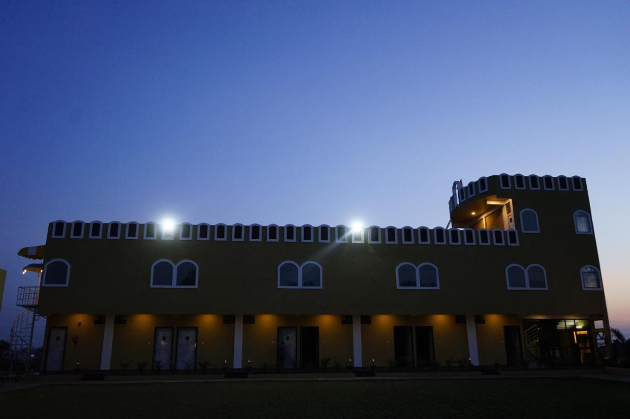 Ratna Mahal Dhāmnod Exterior photo