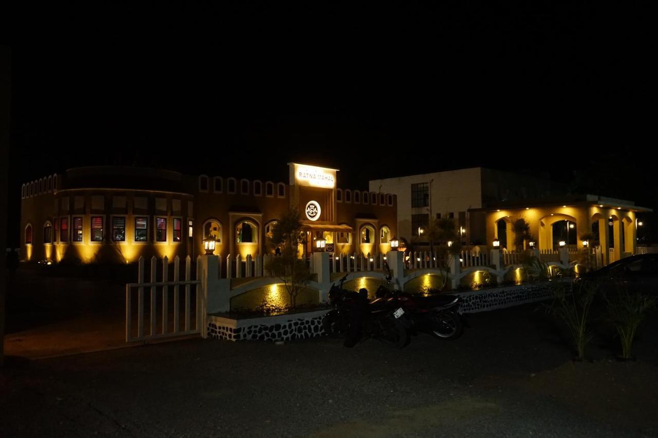 Ratna Mahal Dhāmnod Exterior photo